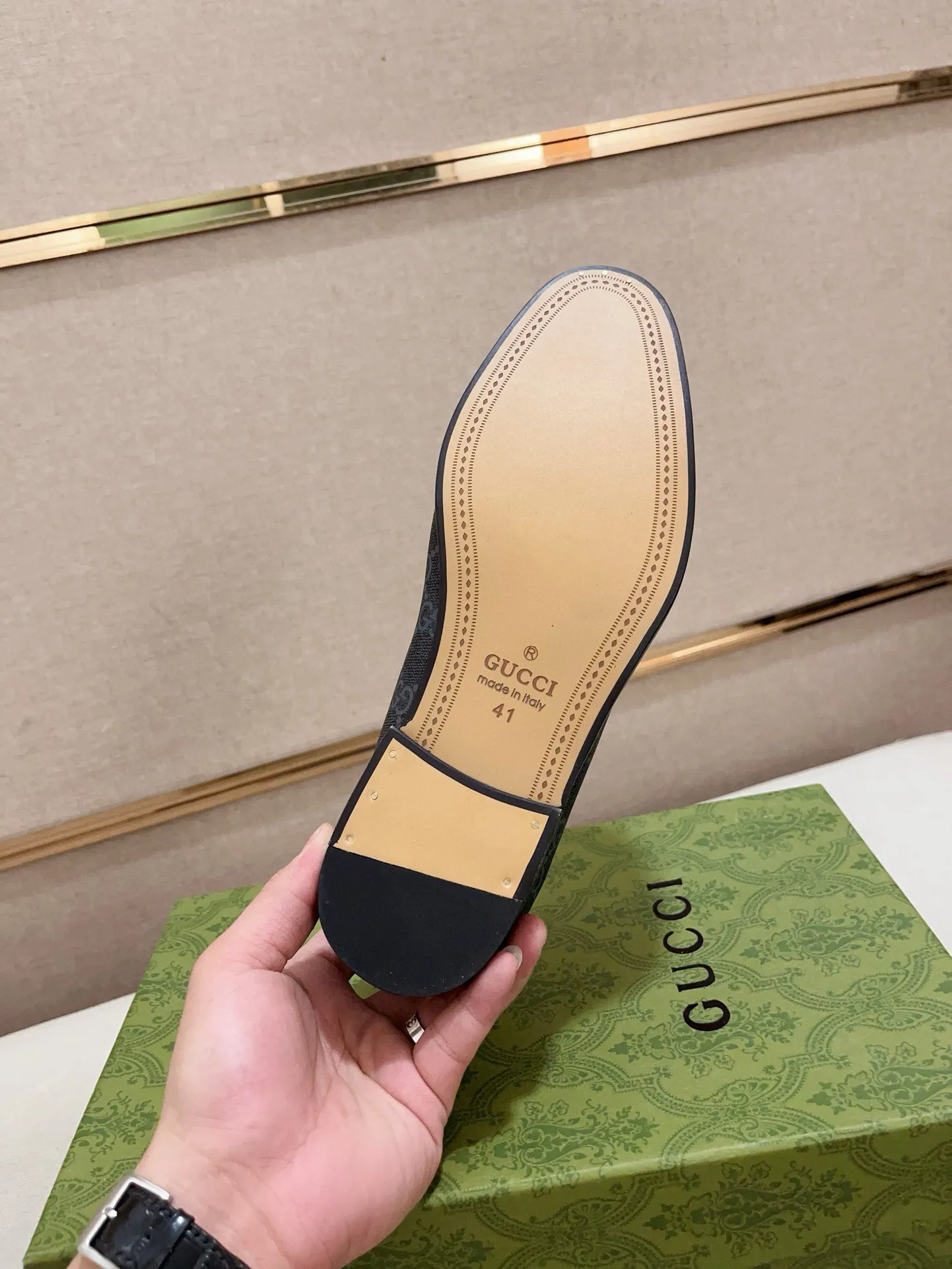 Men's shoes 💰: 520💰 (GUCCI) New product series ss hot new products 💢 💠 Casual suit shoes 👞, top imported materials Upper hardware buckles and shoe side logos, insoles and soles with brand logos 💠 💎 Upper: imported PVC material 100% 💎 Lining: cowhide/100% 💎Feet: cowhide/100% 💎Sole: rubber/100% 💎SIZE: 38 39 40 41 42 43 44 Can be customized 45